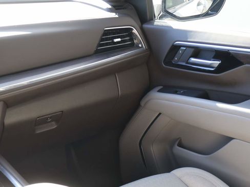 Used 2025 Chevrolet Suburban LS AWD/4WD image 17