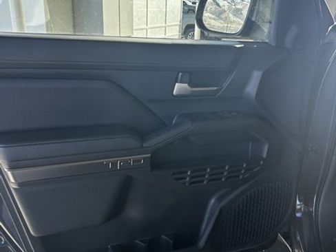 Used 2024 Toyota Tacoma TRD Off-Road image 9