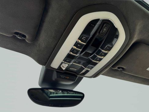 Used 2017 Porsche Macan Turbo image 34