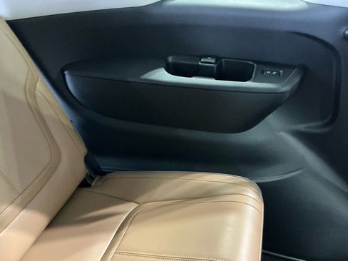 Used 2025 INFINITI QX80 Sensory image 32