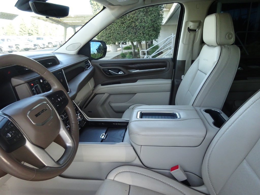 Certified 2022 GMC Yukon XL Denali w/ Denali Premium Package AWD/4WD image 12