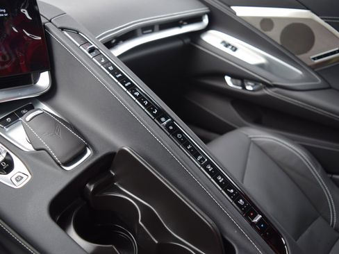 Used 2024 Chevrolet Corvette Stingray Preferred Cpe w/ Battery Protection Package RWD image 15