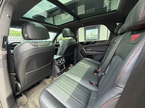 Used 2020 Bentley Bentayga AWD/4WD image 60