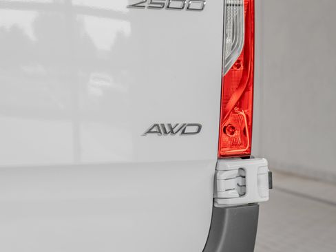 Used 2025 Mercedes-Benz Sprinter 2500 image 23