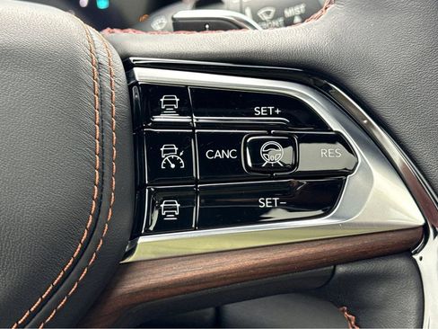 Certified 2022 Jeep Grand Cherokee Summit w/ Advanced Protech Group IV image 17