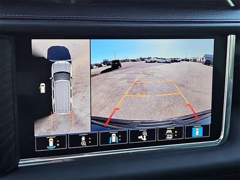 Used 2021 GMC Yukon Denali w/ Denali Premium Package image 28