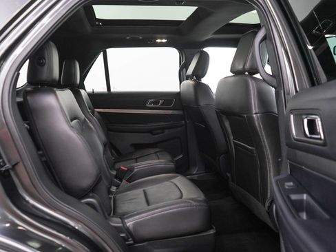 Used 2018 Ford Explorer XLT w/ Equipment Group 202A AWD/4WD image 12