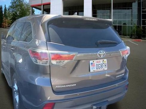 Used 2016 Toyota Highlander Limited w/ Driver Technology Package image 20