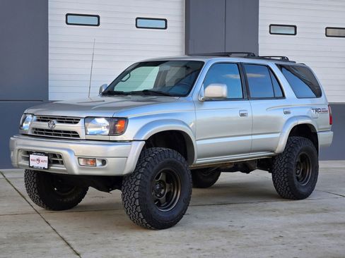 Used 2000 Toyota 4Runner SR5 image 4