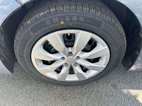 Used 2021 Toyota Corolla LE image 10