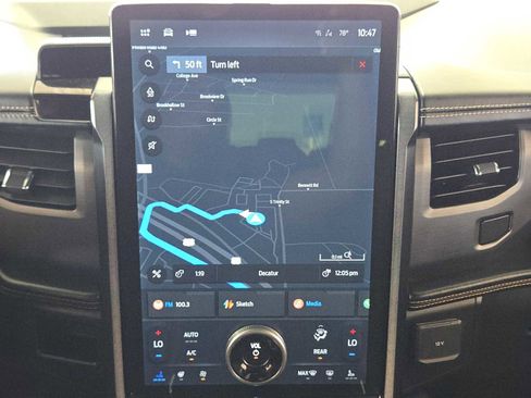 Used 2023 Ford Expedition Platinum image 17