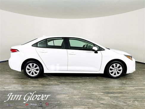 Used 2025 Toyota Corolla LE image 8