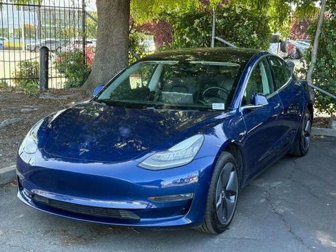 Used 2018 Tesla Model 3 RWD image 2