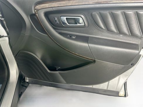 Used 2017 Ford Taurus Limited w/ Driver Assist Package FWD image 30