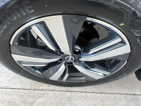 Used 2023 Nissan Rogue SL AWD/4WD image 43