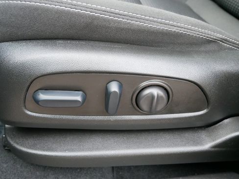 Used 2023 GMC Terrain SLE w/ Driver Convenience Package image 16