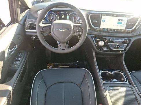 New 2026 Chrysler Pacifica Limited w/ S Appearance Package image 9