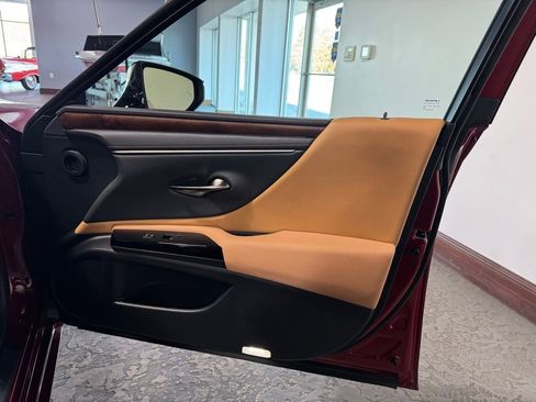 Used 2025 Lexus ES 350 w/ Premium Package image 22