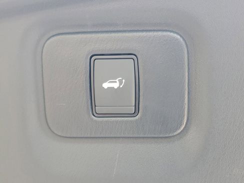 Used 2019 Nissan Pathfinder SL FWD image 10