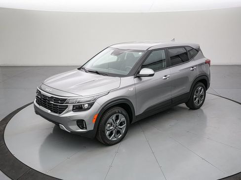 Used 2026 Kia Seltos LX AWD/4WD image 8