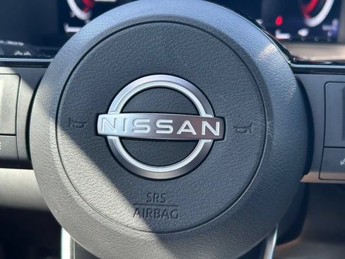 Used 2024 Nissan Pathfinder Platinum FWD image 41