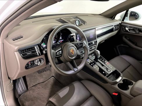 Used 2026 Porsche Macan AWD/4WD image 4