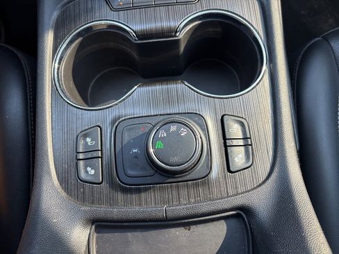 Used 2023 GMC Acadia SLT image 16