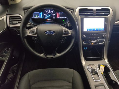 Used 2020 Ford Fusion SE image 22
