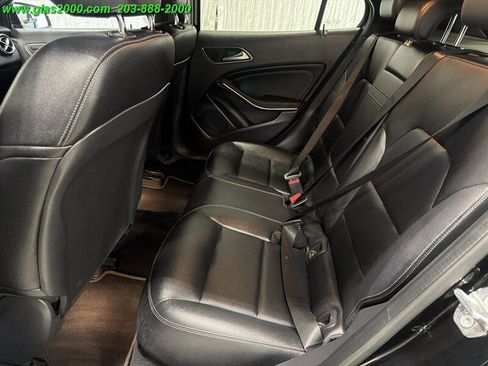 Used 2019 Mercedes-Benz GLA 250 w/ Convenience Package image 9