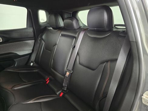 Used 2023 Jeep Compass Latitude AWD/4WD image 17