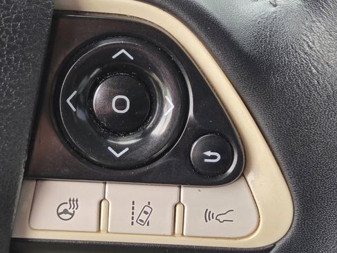 Used 2017 Toyota Prius Prime Advanced image 20