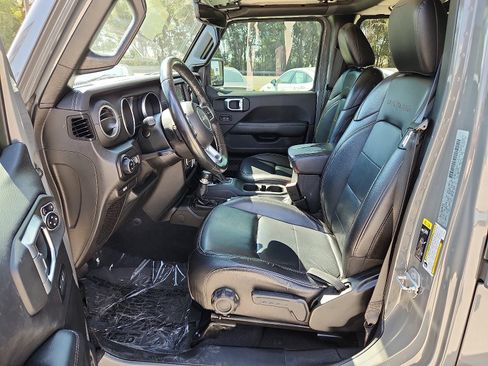 Used 2020 Jeep Gladiator Overland image 11