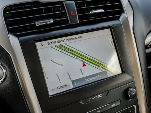 Used 2019 Ford Fusion SE FWD image 20