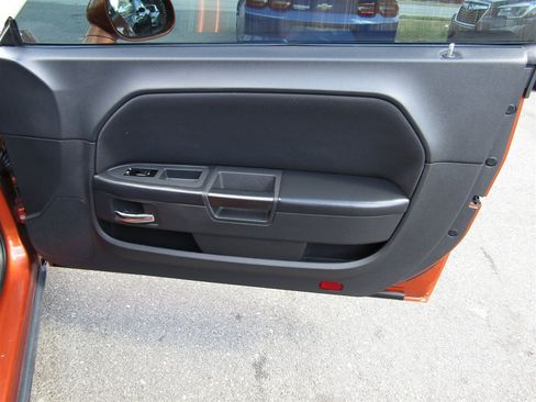 Used 2011 Dodge Challenger RWD image 17