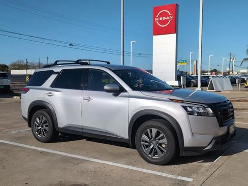 Certified 2022 Nissan Pathfinder SV w/ SV Black Package image 1