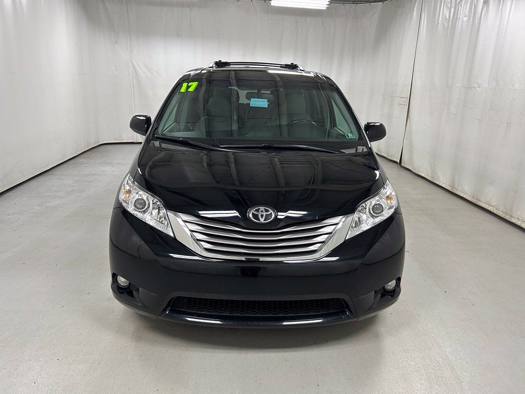 Used 2017 Toyota Sienna XLE Premium AWD/4WD image 3