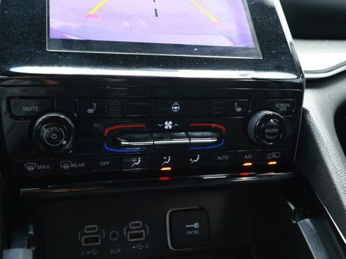 Used 2023 Jeep Grand Cherokee L Laredo image 18