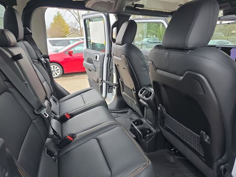 New 2026 Jeep Gladiator Sport AWD/4WD image 11
