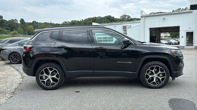 Certified 2024 Jeep Compass Limited w/ Sun and Sound Group AWD/4WD image 5