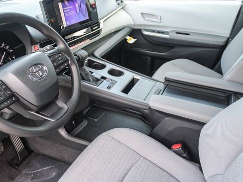 New 2026 Toyota Sienna LE FWD image 19