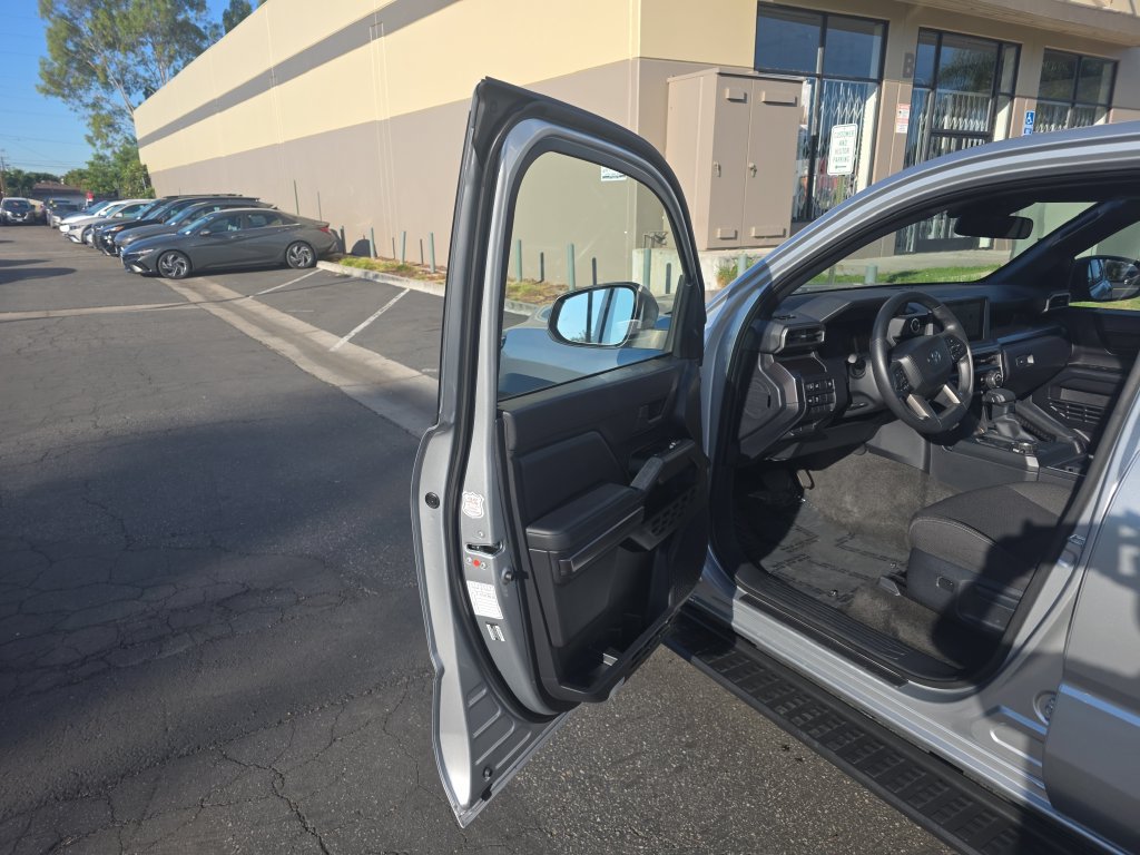 Used 2025 Toyota 4Runner SR5 AWD/4WD image 10