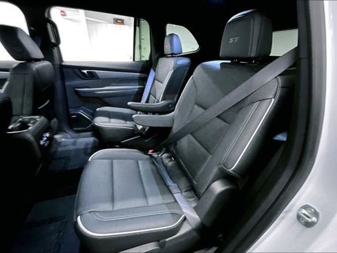 Used 2025 Buick Enclave Sport Touring image 24