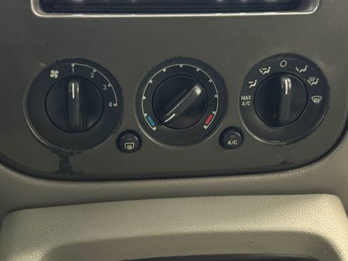 Used 2004 Ford Expedition XLT image 34