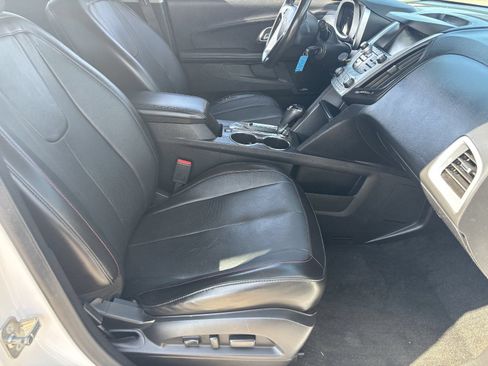Used 2017 Chevrolet Equinox Premier w/ Enhanced Convenience Package AWD/4WD image 12