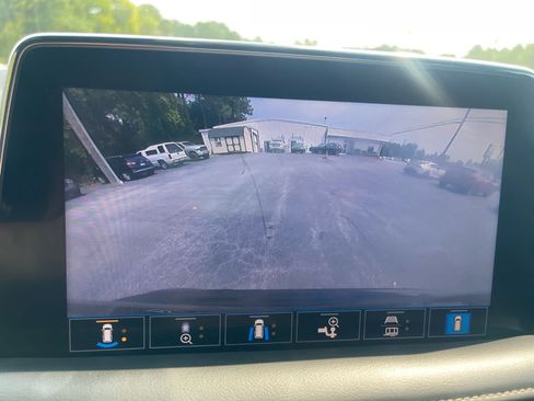 Used 2021 Chevrolet Suburban Premier AWD/4WD image 23