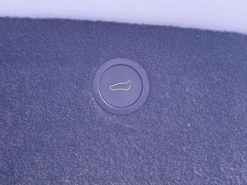 Used 2022 Tesla Model X Plaid image 11