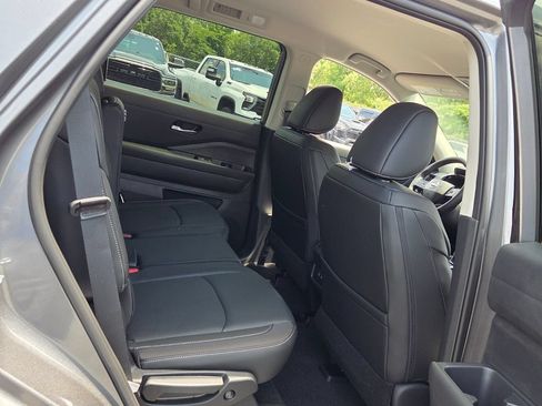 New 2026 Nissan Pathfinder SL FWD image 12