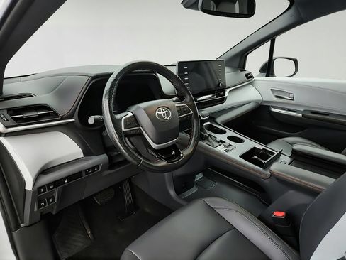 Used 2021 Toyota Sienna XSE FWD image 10