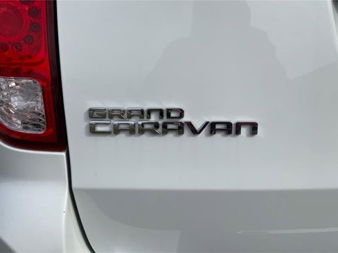 Used 2019 Dodge Grand Caravan SXT image 24