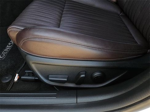 Used 2022 Genesis G70 2.0T w/ Prestige Package image 19